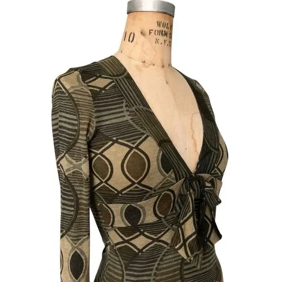 No-lita Elegant Geometric Patterned Long Sleeve V-Neck Top S - Picture 3 of 7